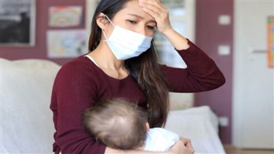 إجراءات وقائية يجب أن تتخذها الأم المصابة بفيروس كورونا أثناء الرضاعة الطبيعية