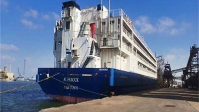 نشاط ملحوظ في حركة سفن البضائع في ميناء غرب بورسعيد