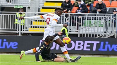 فينيزيا يفوز على روما 3-2 في الدوري الإيطالي لكرة القدم