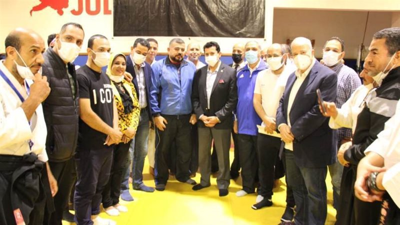 وزير الرياضة يتابع