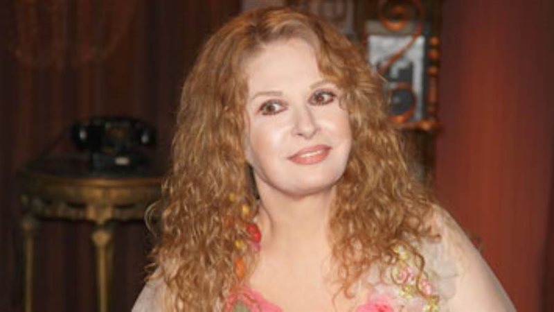 الفنانة الكبيرة نيللي