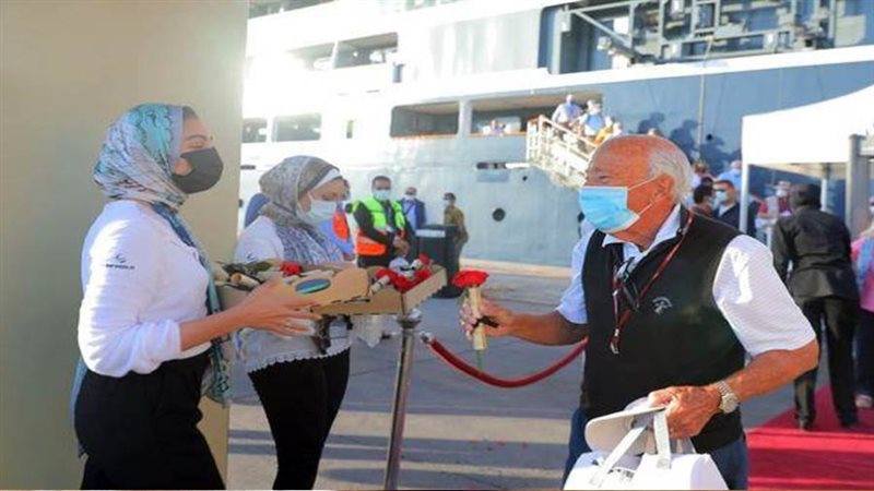 أول سفينة سياحية