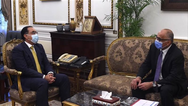 رئيس الوزراء ومحافظ