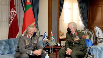 رئيس هيئة الأركان الأردني يلتقي بنظيره اليوناني