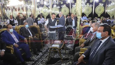 محافظ كفر الشيخ ونائبه ومحافظ البحيرة يؤدون واجب العزاء في 