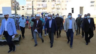 محافظ السويس يتفقد إنشاءات المجمع الطبي الجديد لمشروع التأمين الصحي