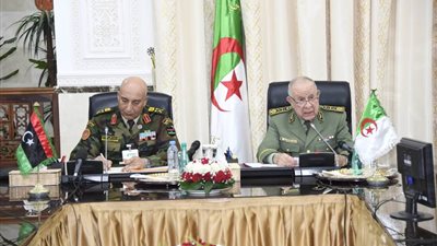 الجزائر وليبيا تؤكدان ضرورة تنسيق الجهود لرفع التحديات الأمنية على الحدود المشتركة