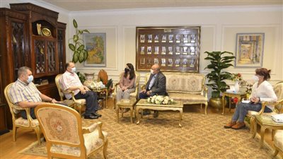 محافظ أسيوط يلتقي مسؤولي الوكالة الأمريكية للتنمية الدولية لمناقشة الموقف التنفيذي للمشروعات
