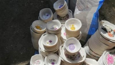 ضبط مصنع أواني يستخدم مواد محظورة