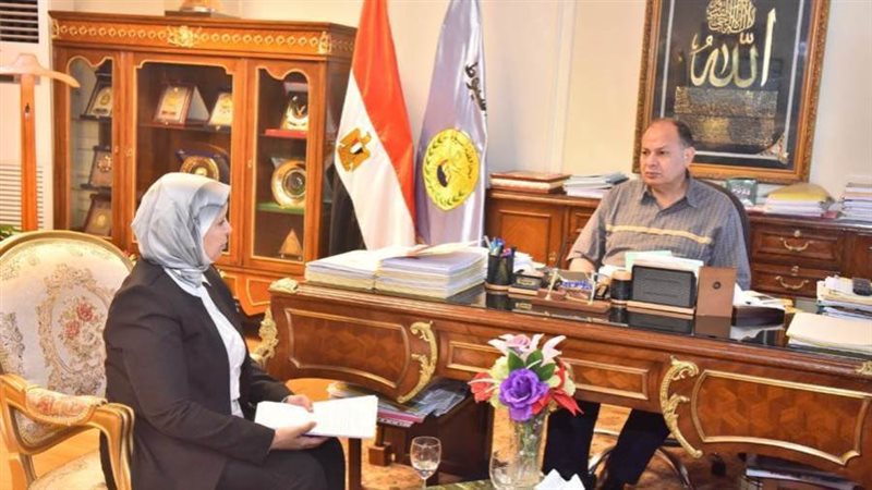 محافظ أسيوط يستقبل