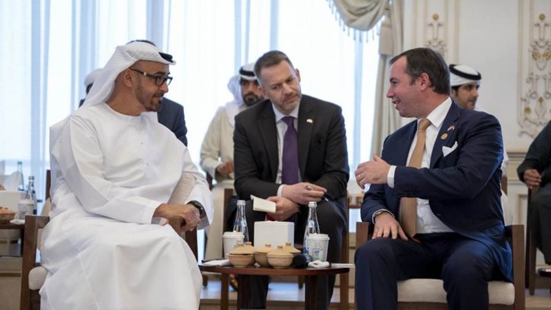 ولي عهد أبوظبي مع