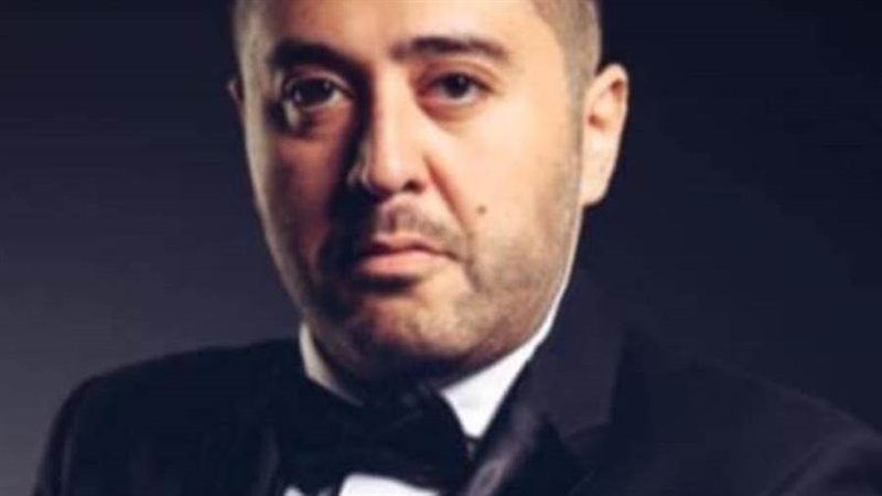 الفنان عمرو عبد العزيز