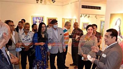 محمد الطراوي ينحاز للمرأة في معرض 