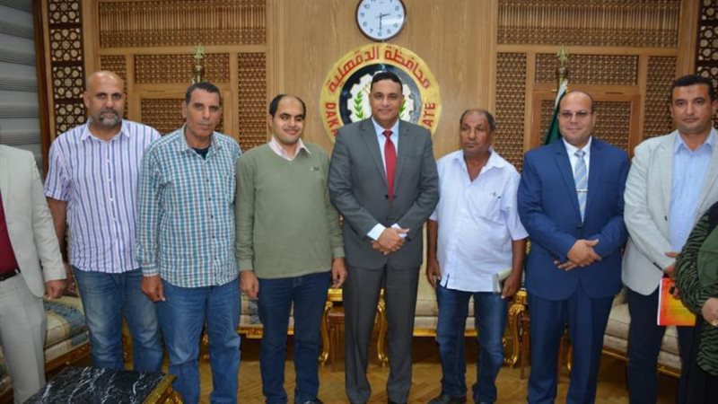 محافظ الدقهلية مع