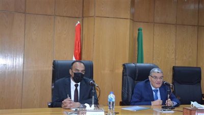 محافظ المنيا يتابع معدلات تنفيذ مشروعات المبادرة الرئاسية 