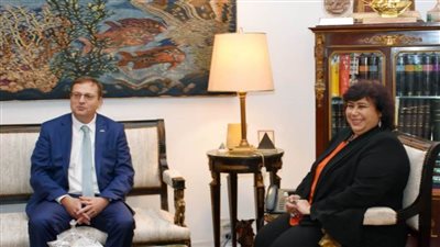 وزيرة الثقافة تستقبل سفير التشيك لبحث التعاون المشترك 