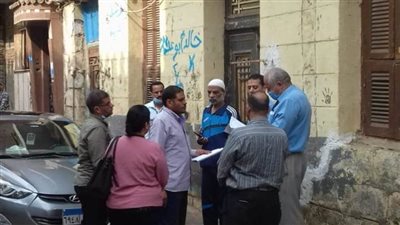 إخلاء 3 منازل آيلة للسقوط  بحى وسط المدينة وتشميعها بالشمع الأحمر 