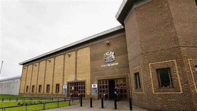 أشهر مطارد في العالم  يبدأ إجراءات الزواج