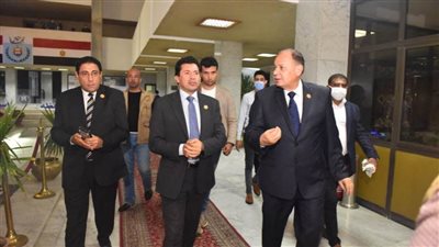 وزير الشباب والرياضة ومحافظ أسيوط يبحث عقبات تطوير مركز شباب منفلوط