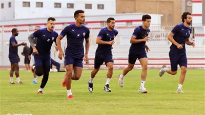 مران الزمالك.. تدريبات بدنية وإطالات للاعبين في مجمع الصالات