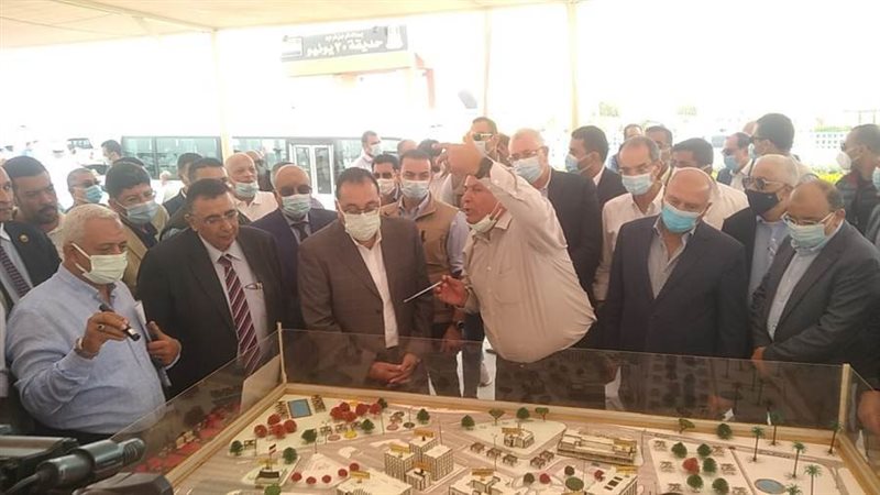 رئيس الوزراء بمجمع