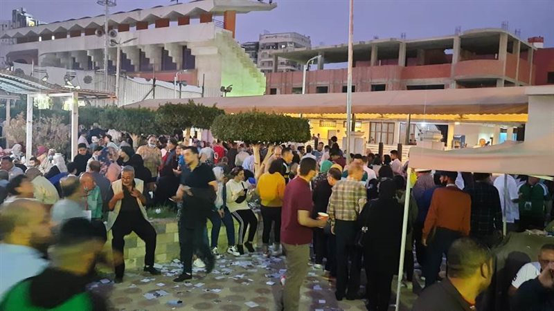 توافد الناخبين بنادي