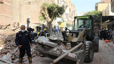 انتشال جثتين من عقار روض الفرج المنهار