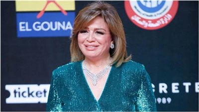 إلهام شاهين ترد على جدل مسرحية 