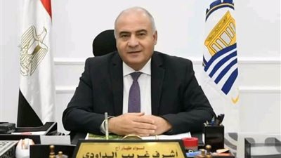 محافظ قنا يناشد مستخدمي طريق قفط - القصير بتوخي الحذر 