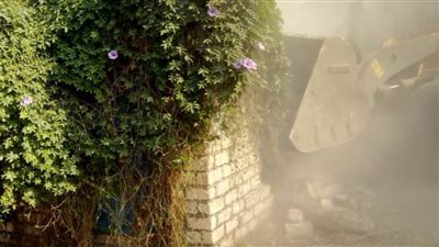 إزالة 4 حالات تعدٍّ على أراضٍ زراعية وأملاك ري بمركز ديروط