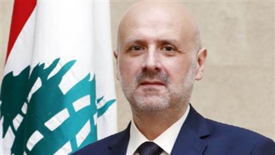 الداخلية اللبنانية:22 سيارة إطفاء وطوافتان عسكريتان لإخماد الحرائق