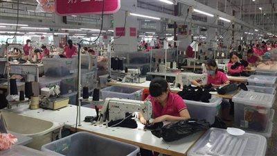 163.9 مليار دولار... إيرادات تشغيلية لصناعة الملابس الصينية