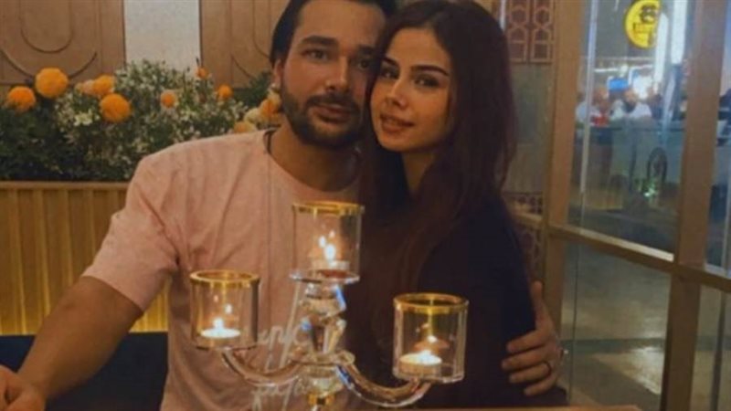 منة عرفة وزوجها