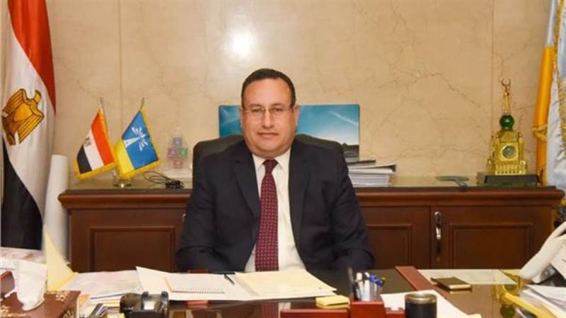 الدكتور عبد العزيز