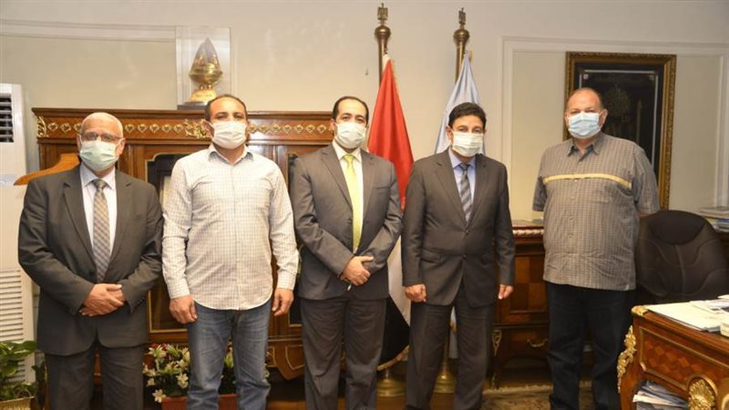 محافظ أسيوط يلتقي