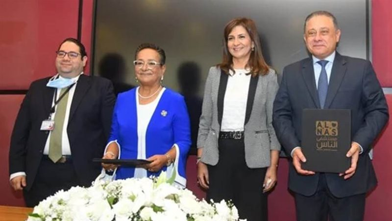 وزیرة الهجرة تشھد