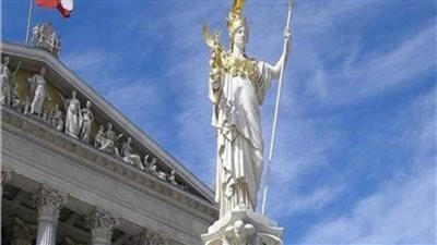 تظاهر آلاف أمام مقر الحكومة النمساوية احتجاجًا على عزل غير الملقحين 