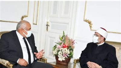 وزير الأوقاف ومحافظ الوادي الجديد يناقشان خطة الدولة لتعمير المساجد