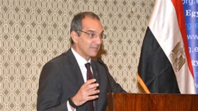 وزير الاتصالات يعرب عن سعادته بمنظومة 