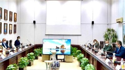وزير السياحة يبحث الموقف التنفيذي لمشروعات الوزارة مع 