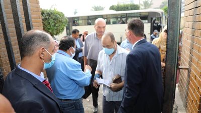 محافظة القاهرة تفحص تطعيم موظفيها بلقاح كورونا