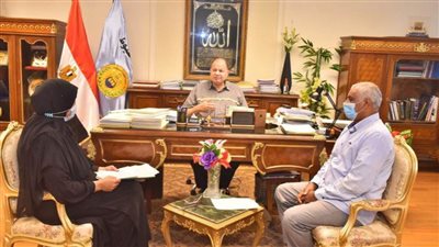 محافظ أسيوط يؤكد تلبية طلبات المواطنين ووضع حلول لمشاكلهم