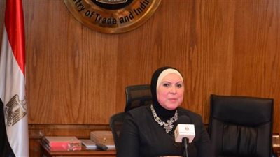 وزارة التجارة والصناعة تبدأ حظر دخول العاملين غير المتلقين للقاح فيروس كورونا لمقار العمل