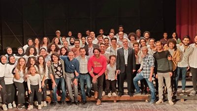 رئيس هيئة قصور الثقافة يتفقد ورشة 