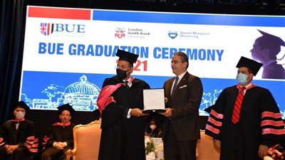 تكريم نقيب الإعلاميين لدوره في ضبط المشهد الإعلامي بالجامعة البريطانية