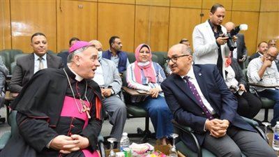 سفير الفاتيكان بالقاهرة ورئيس جامعة أسيوط يتفقان على إطلاق دعوة للمحبة والتسامح 