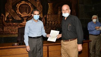 محافظ الغربية يسلم 27 عقدًا لتقنين التعديات على أراضي الدولة