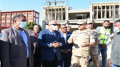 محافظ قنا يختتم جولته الميدانية بمشروعات 