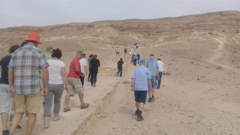 وفود سياحية تزور