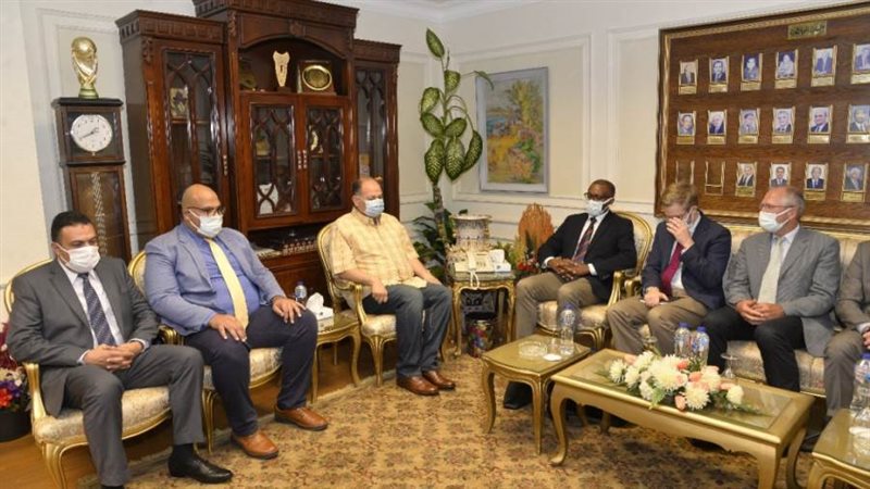 محافظ أسيوط يلتقي